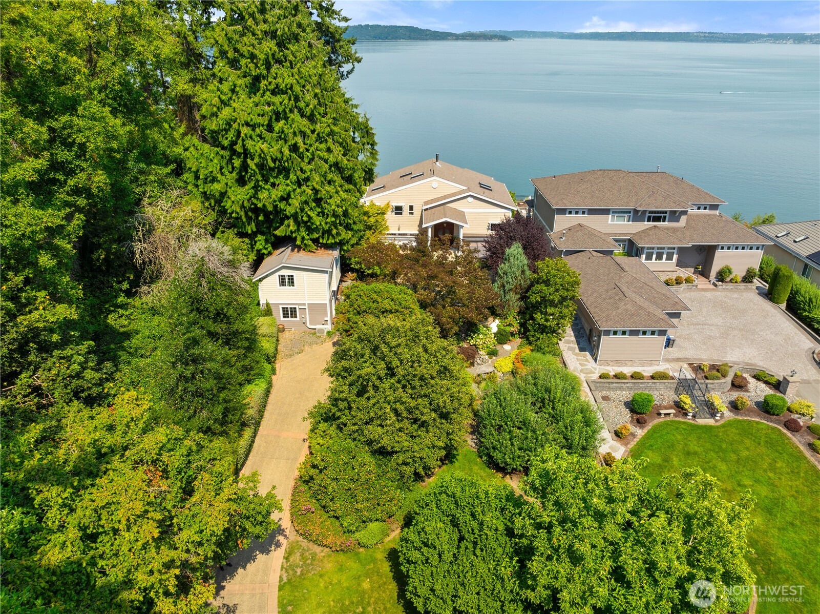4346 Southwest 307th Street Federal Way, WA 98023 - Photo 25 of 40 a view of a garden with plants