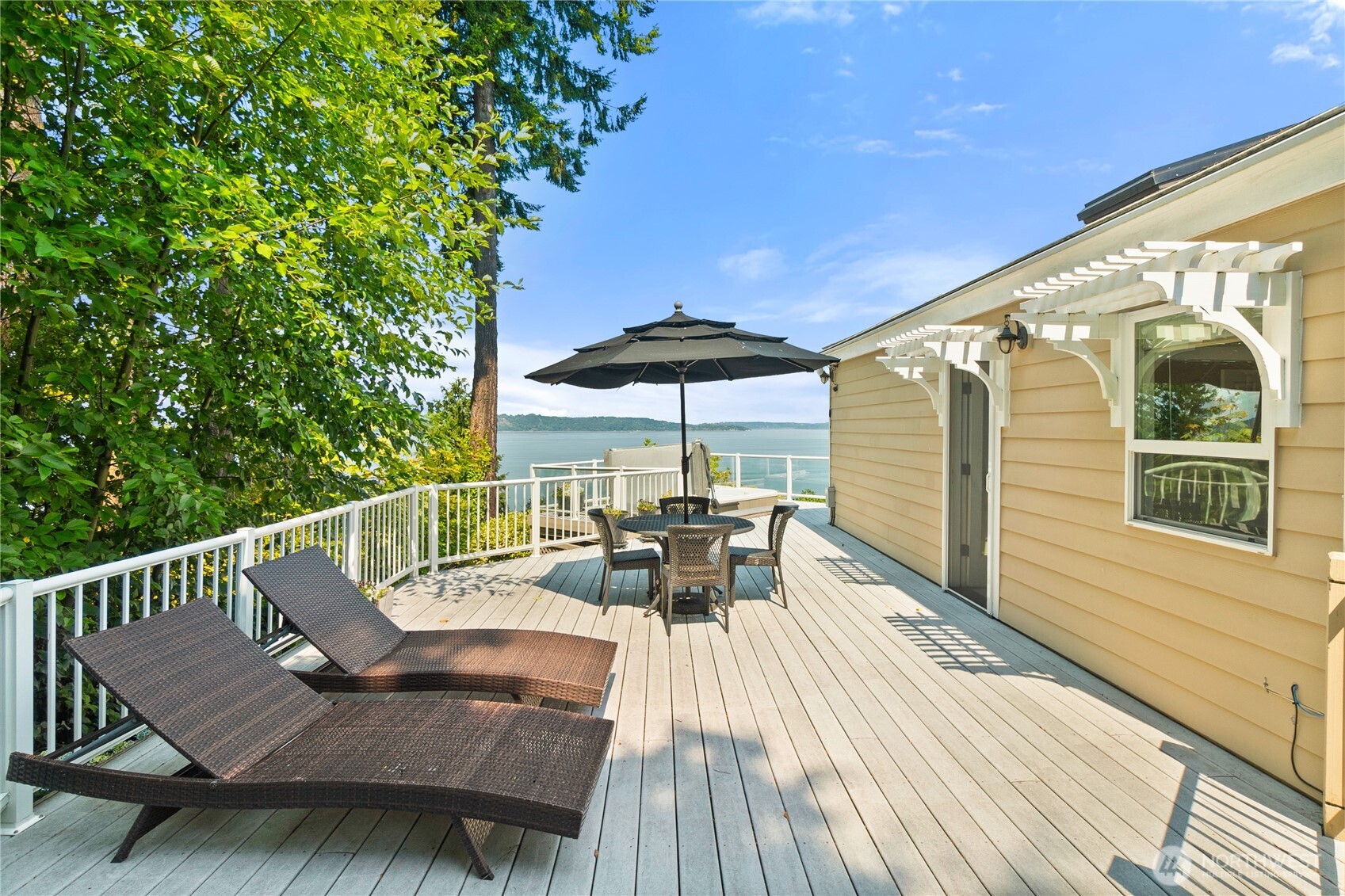 4346 Southwest 307th Street Federal Way, WA 98023 - Photo 32 of 40 a view of sitting area on roof deck