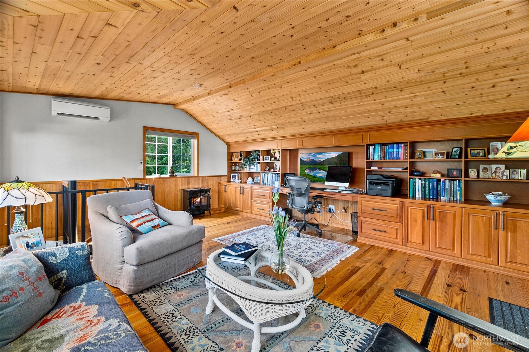 4346 Southwest 307th Street Federal Way, WA 98023 - Photo 38 of 40 a living room with furniture a rug and a table