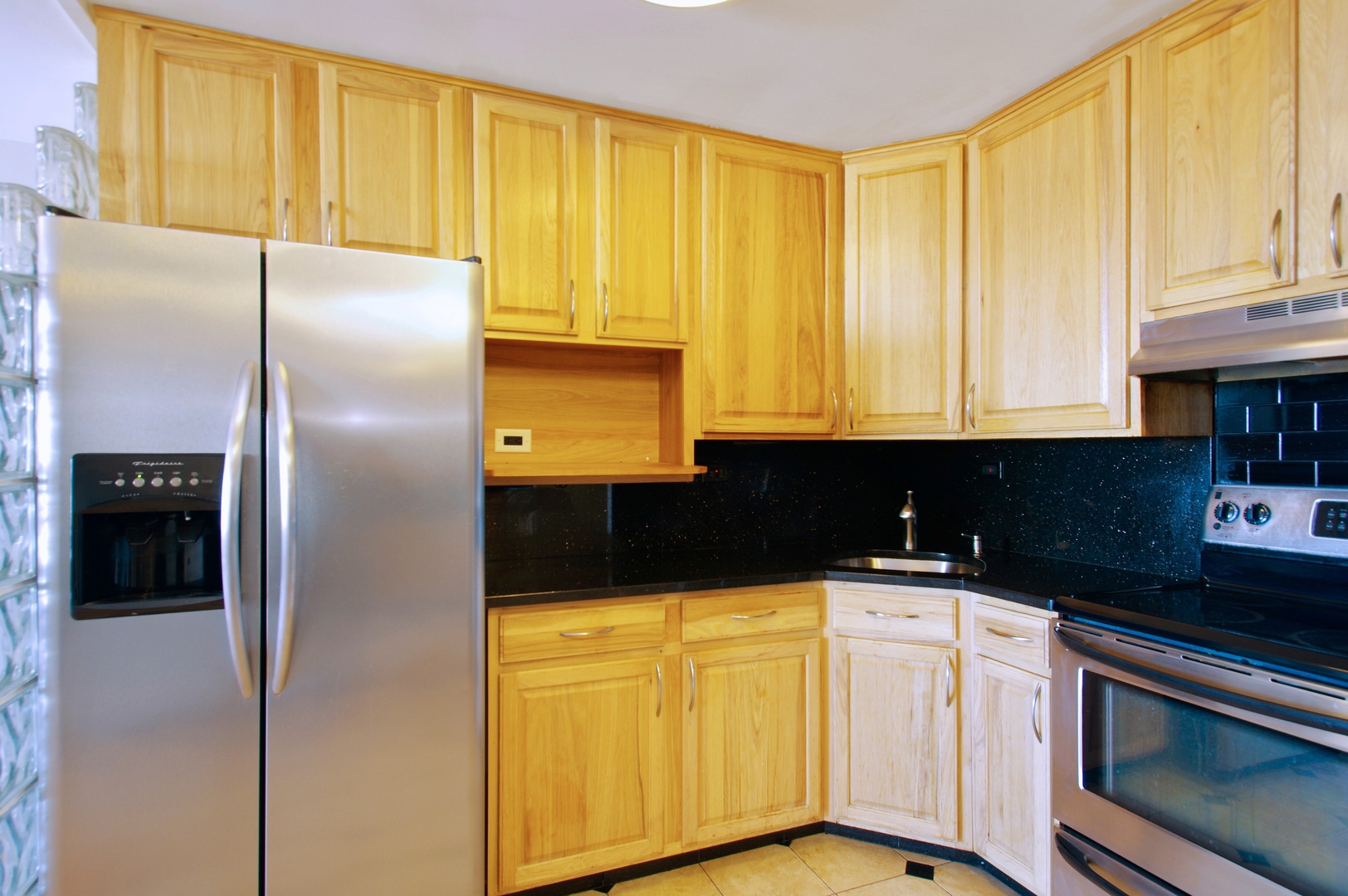 720 West Gordon Terrace, Unit 9E Chicago, IL 60613 - Photo 4 of 10