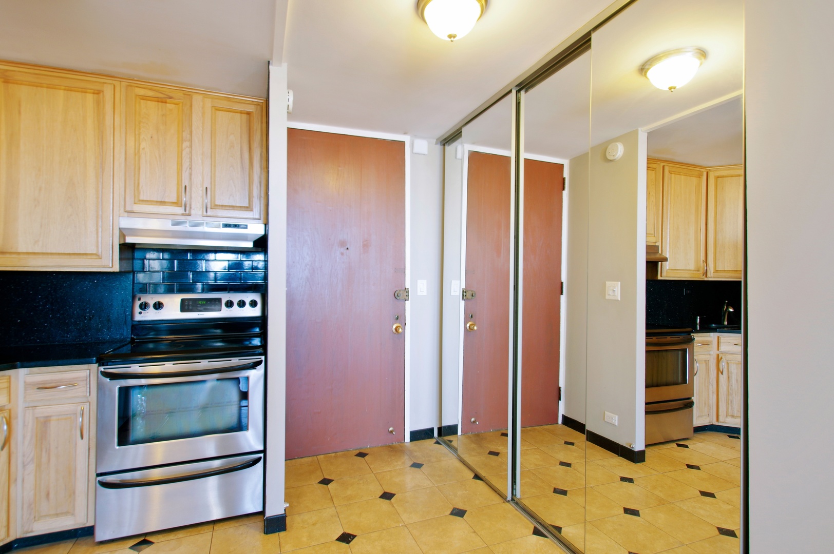 720 West Gordon Terrace, Unit 9E Chicago, IL 60613 - Photo 5 of 10