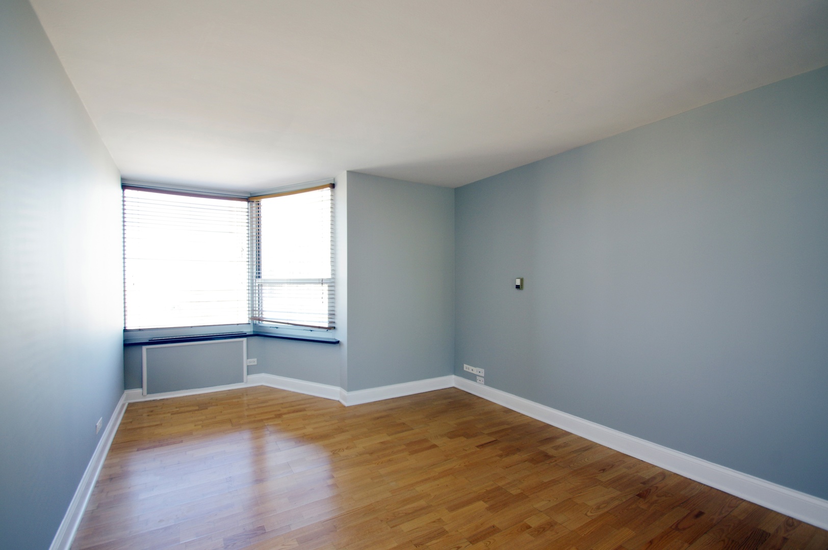 720 West Gordon Terrace, Unit 9E Chicago, IL 60613 - Photo 9 of 10