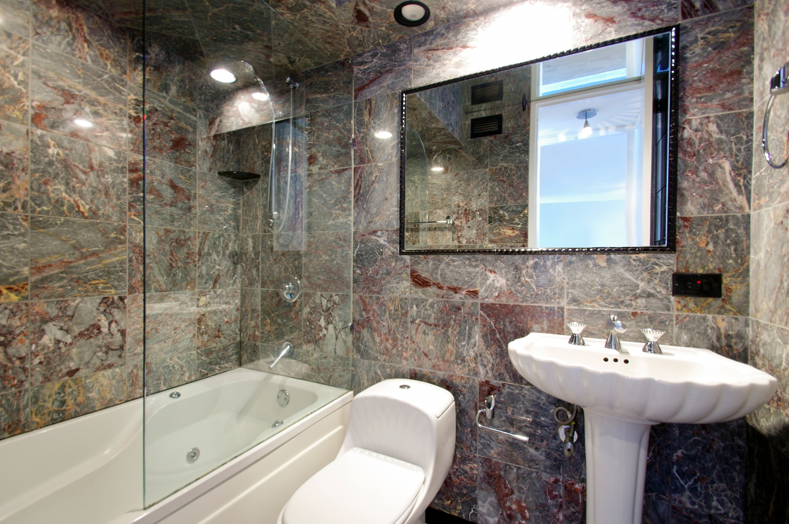 720 West Gordon Terrace, Unit 9E Chicago, IL 60613 - Photo 10 of 10