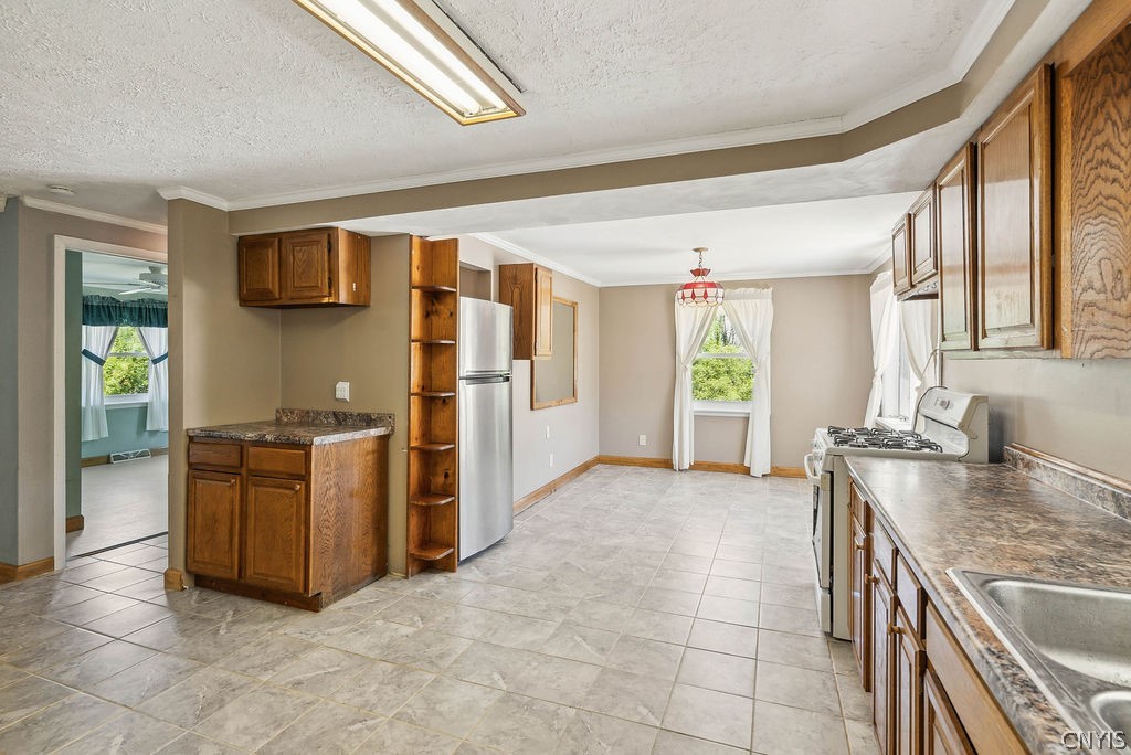 384 Kingdom Road Volney, NY 13126 - Photo 11 of 49