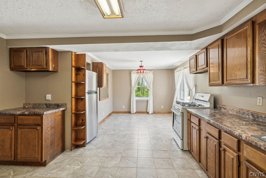 384 Kingdom Road Volney, NY 13126 - Photo 12 of 49