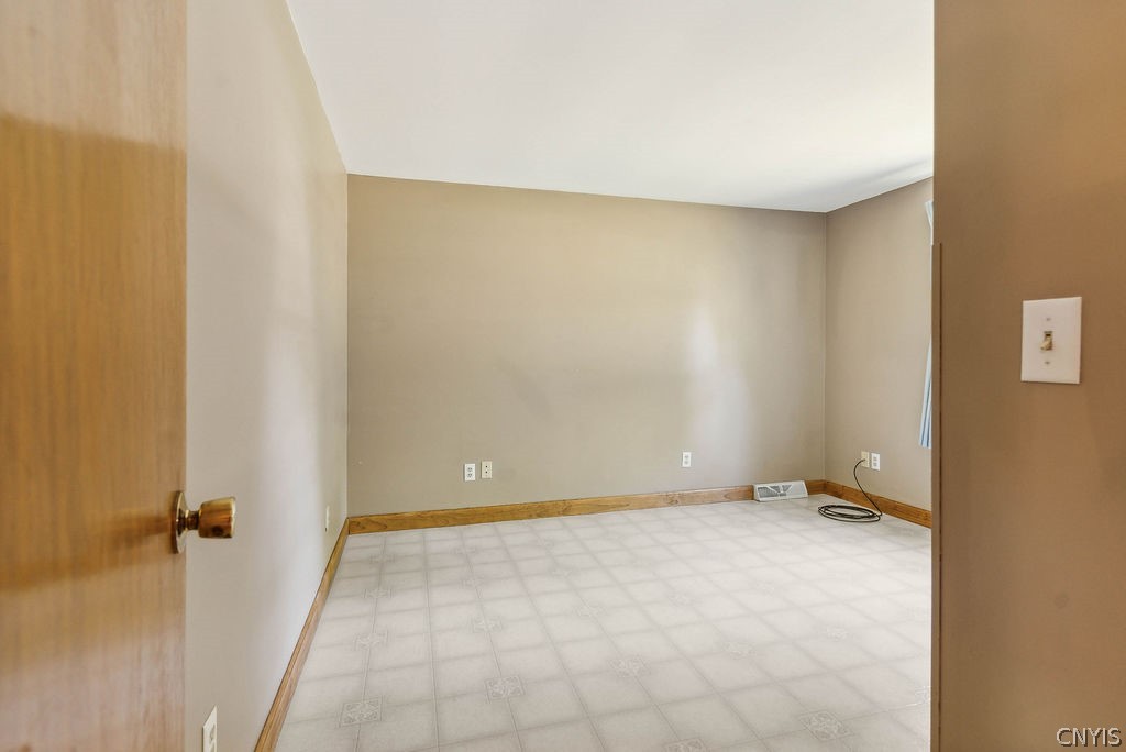 384 Kingdom Road Volney, NY 13126 - Photo 20 of 49