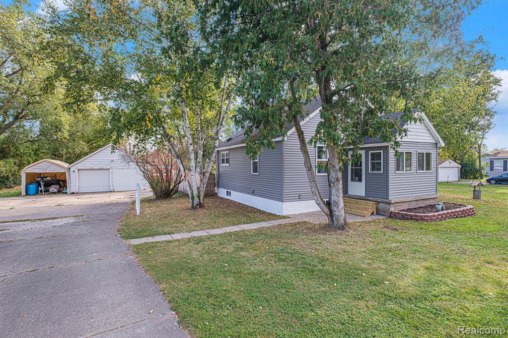 2245 West Frances Road Mount Morris, MI 48458 - Photo 1 of 36