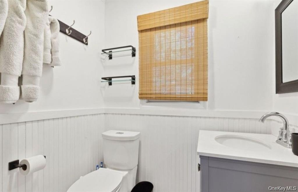 127 Inlet Road Hampton Bays, NY 11946 - Photo 22 of 26