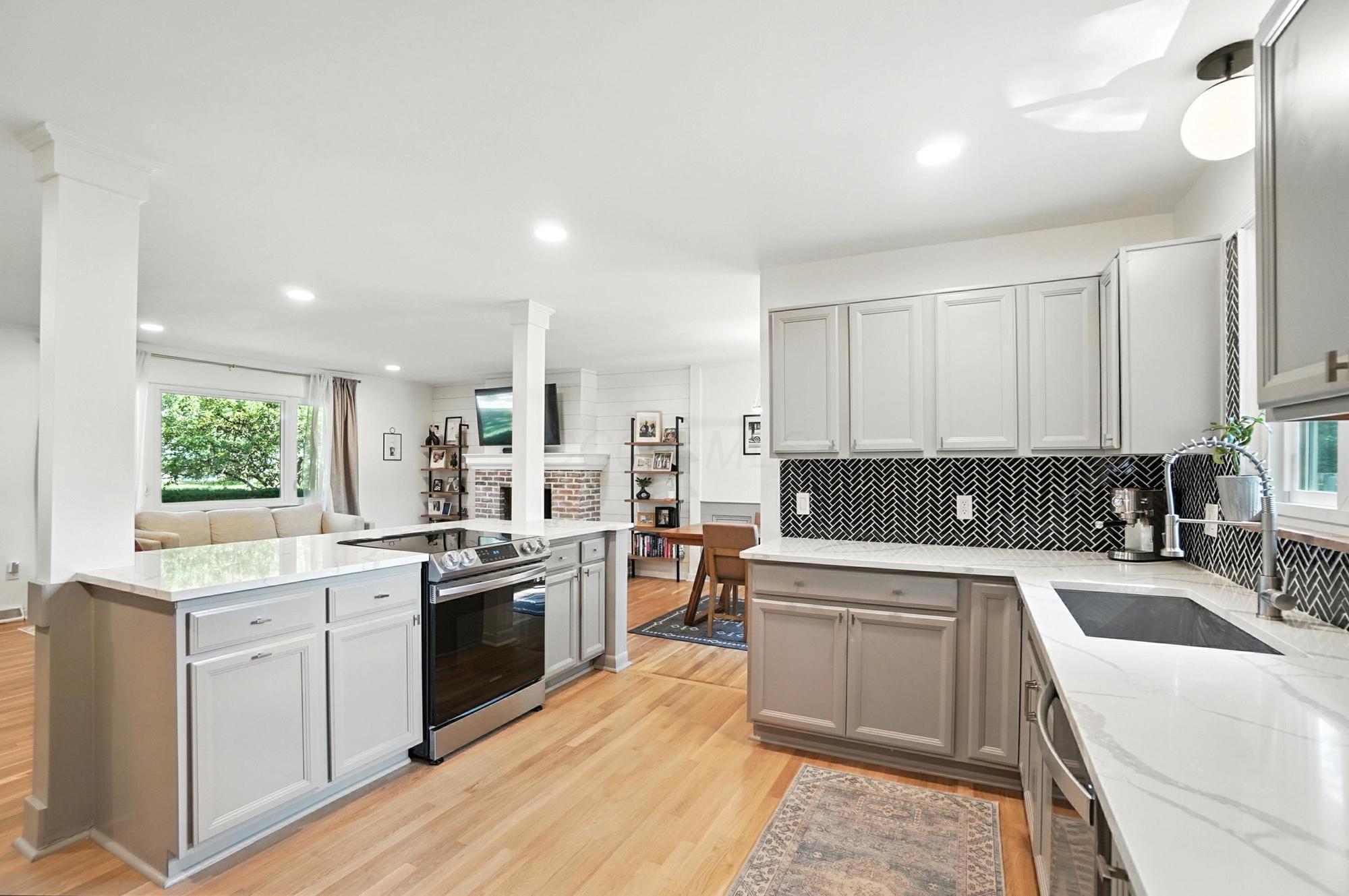 2820 Halstead Road Columbus, OH 43221 - Photo 24 of 76 Eat-In Kitchen