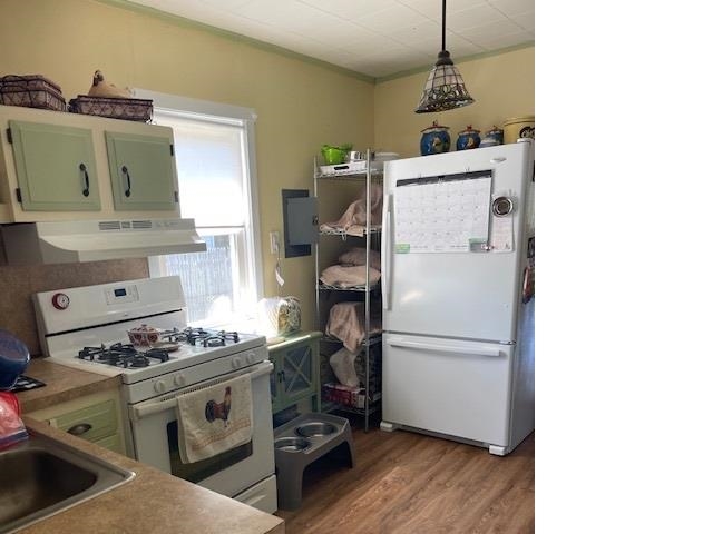 95 Arbor Road Villas, NJ 08251 - Photo 6 of 10 a kitchen with a stove and a refrigerator