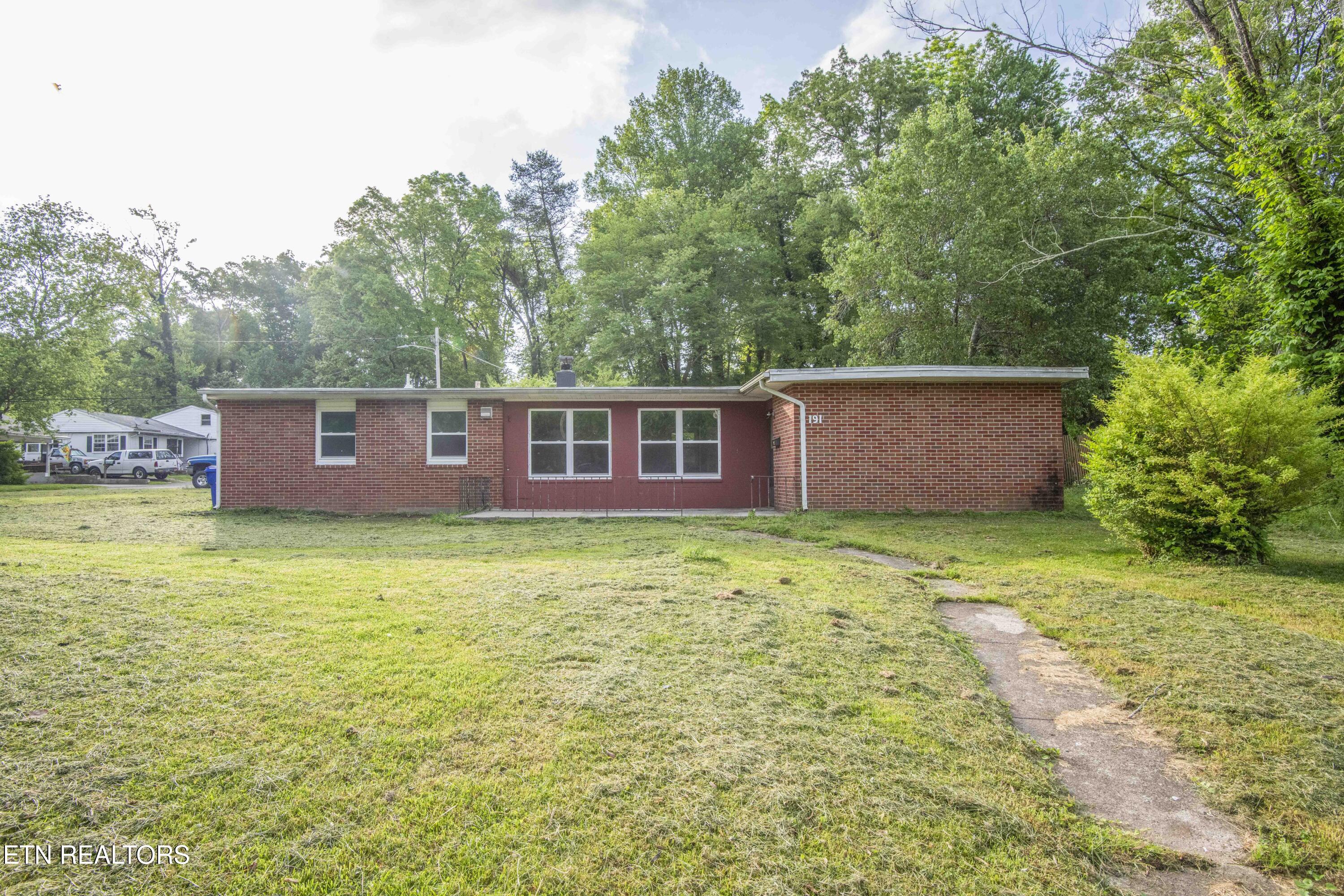 191 Manhattan Avenue Oak Ridge, TN 37830 - Photo 2 of 41 exterior_1