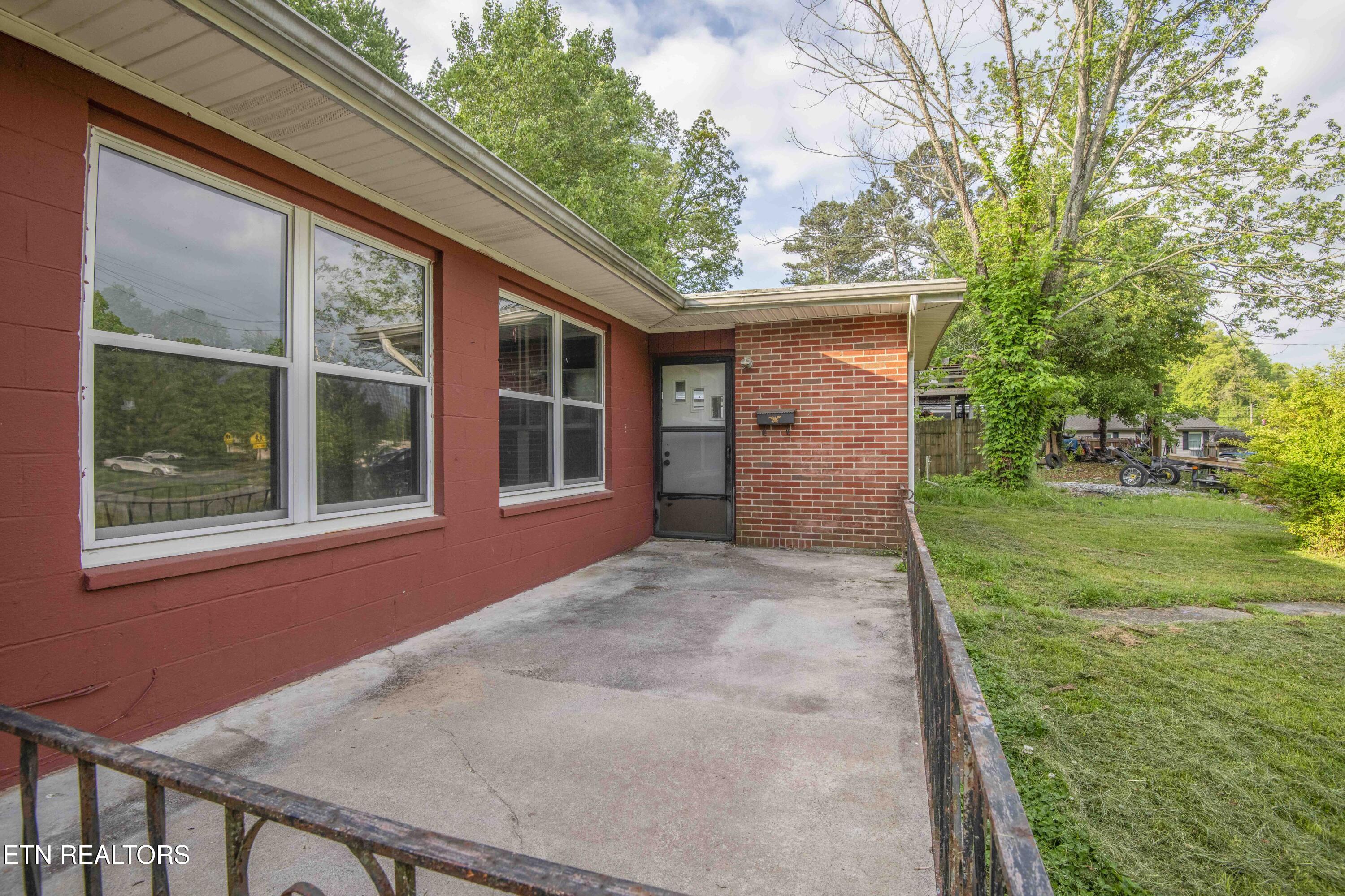 191 Manhattan Avenue Oak Ridge, TN 37830 - Photo 35 of 41 porch_1