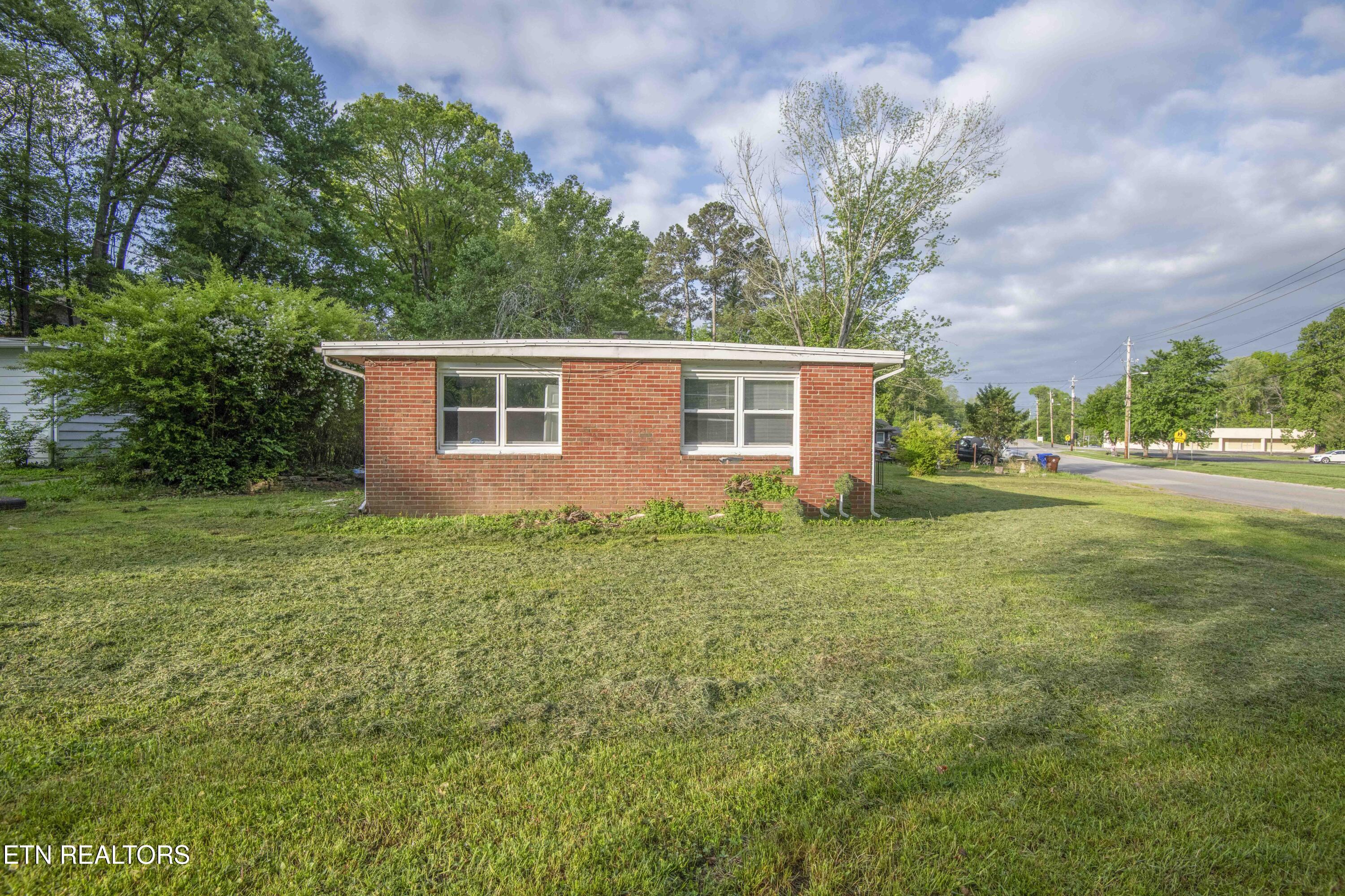 191 Manhattan Avenue Oak Ridge, TN 37830 - Photo 38 of 41 yard 5_1