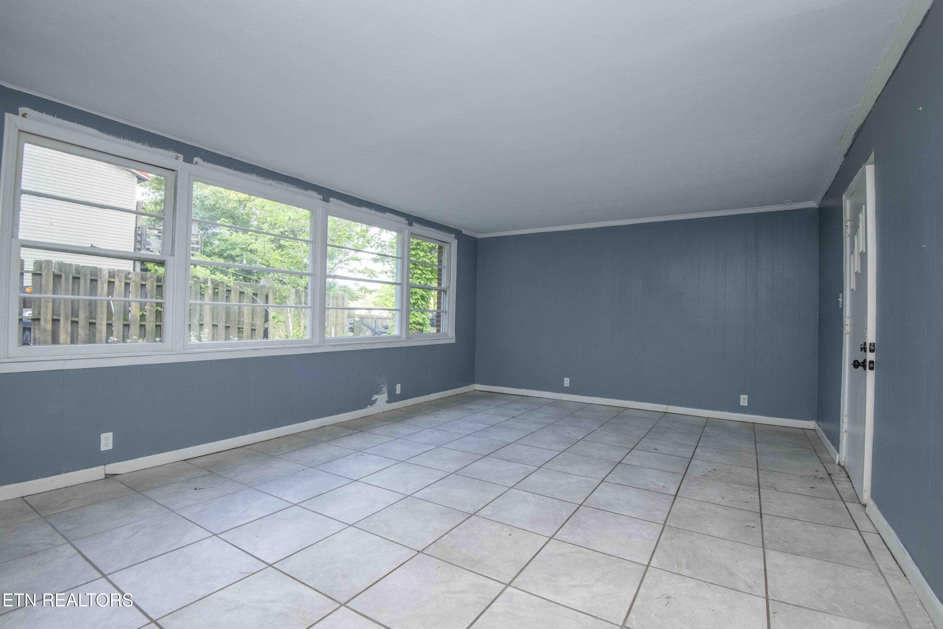 191 Manhattan Avenue Oak Ridge, TN 37830 - Photo 4 of 41 living_1