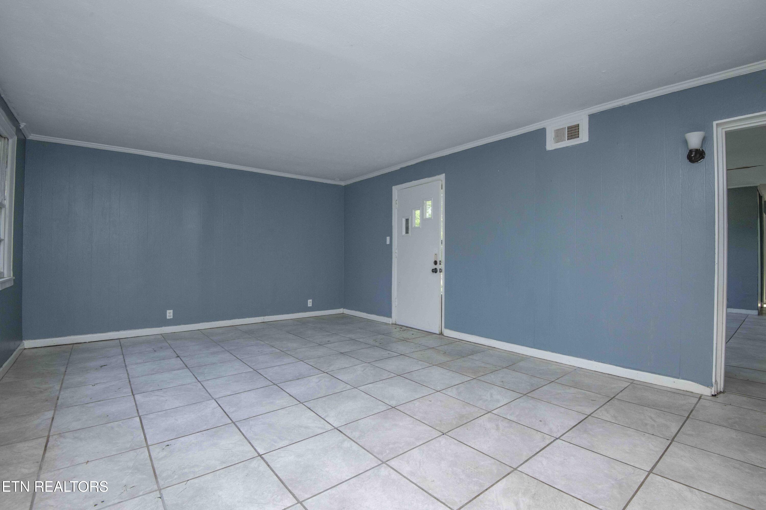 191 Manhattan Avenue Oak Ridge, TN 37830 - Photo 5 of 41 living 1_1
