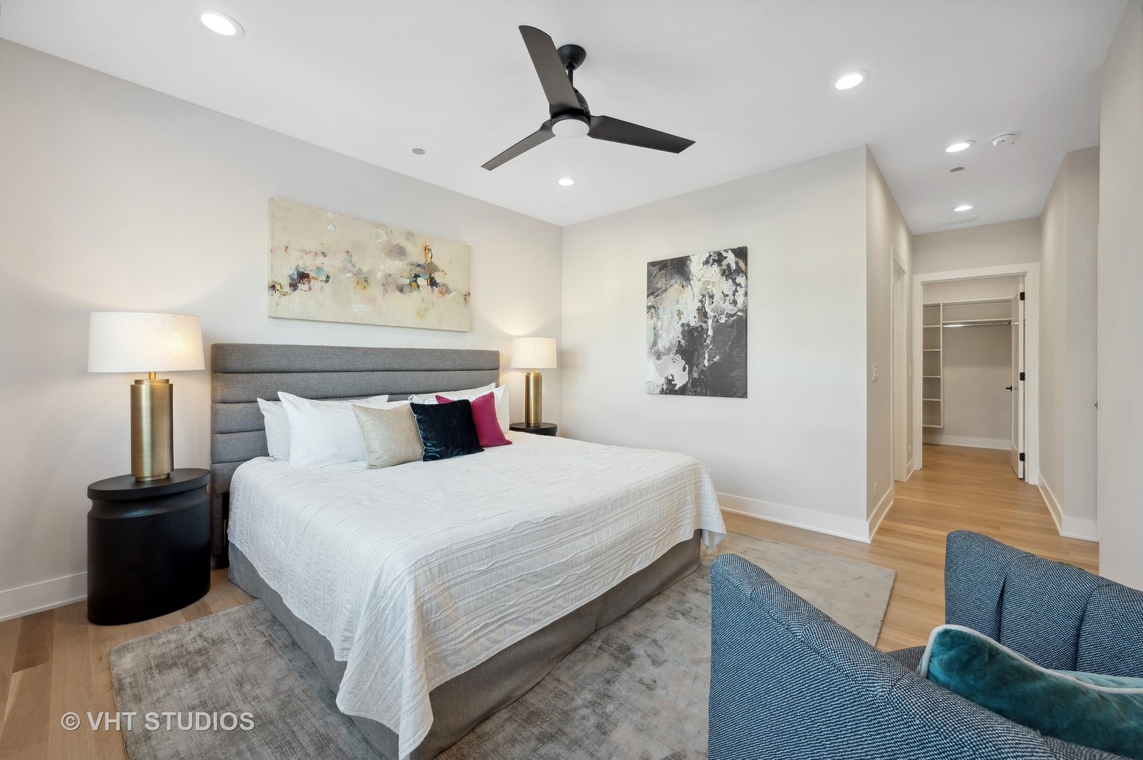 4537 North Clark Street, Unit 2D Chicago, IL 60640 - Photo 17 of 27 a bedroom with bed and night stand