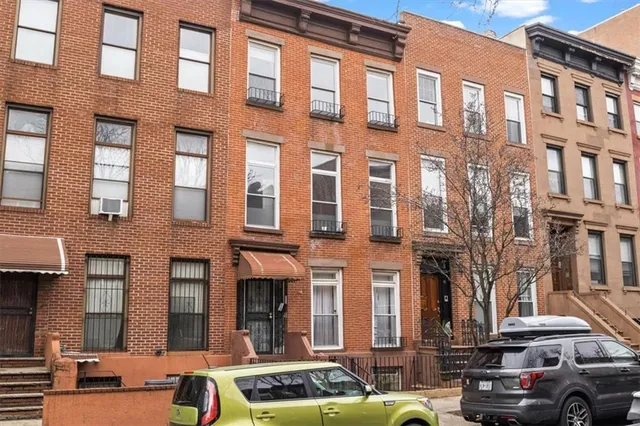 $2,600,000 | 39 Woodhull Street | Columbia Street Waterfront