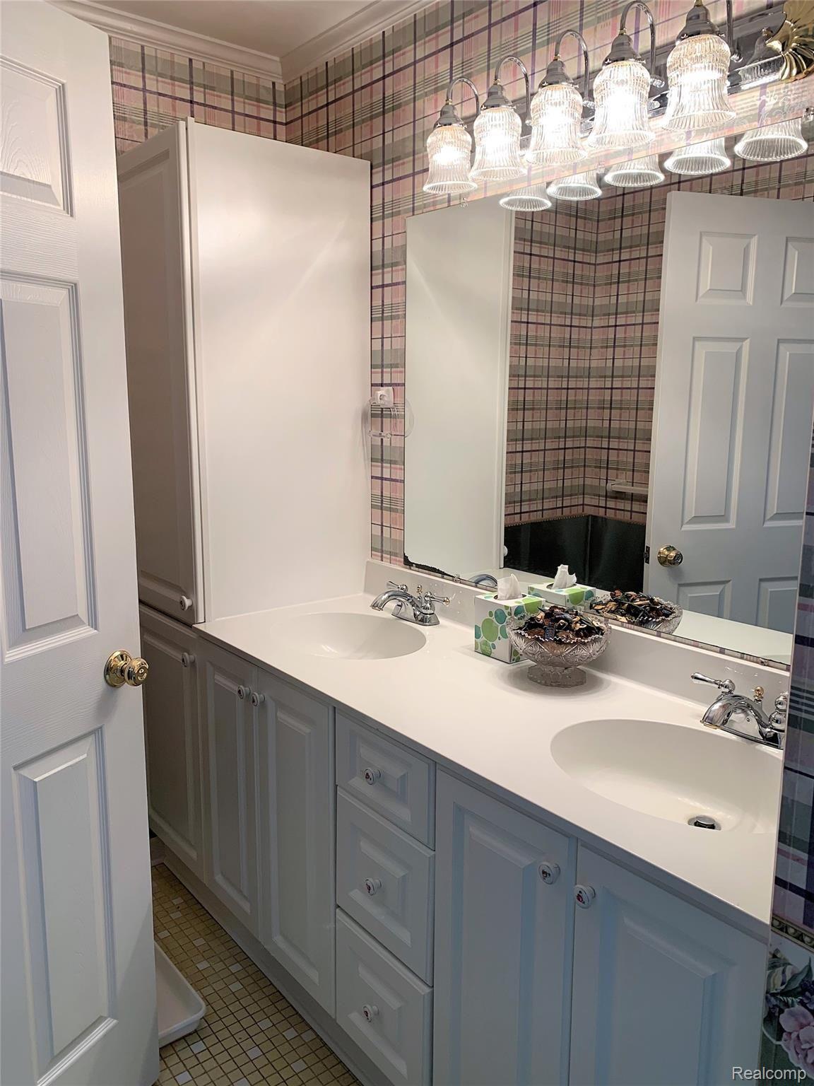 11843 Stoney Ridge Road Brighton, MI 48114 - Photo 32 of 38 2nd story full bath