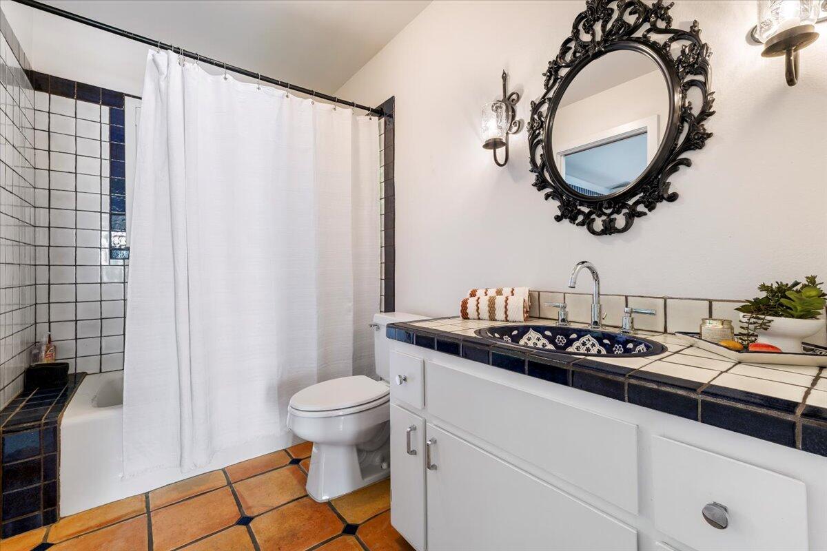 624 Las Alturas Road Santa Barbara, CA 93103 - Photo 14 of 22 18-624 Las Alturas Rd Interior-36