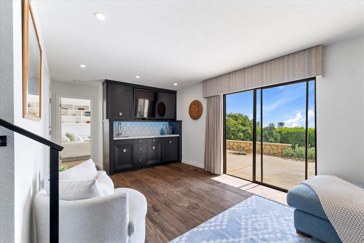 624 Las Alturas Road Santa Barbara, CA 93103 - Photo 15 of 22 20-624 Las Alturas Rd Interior-41