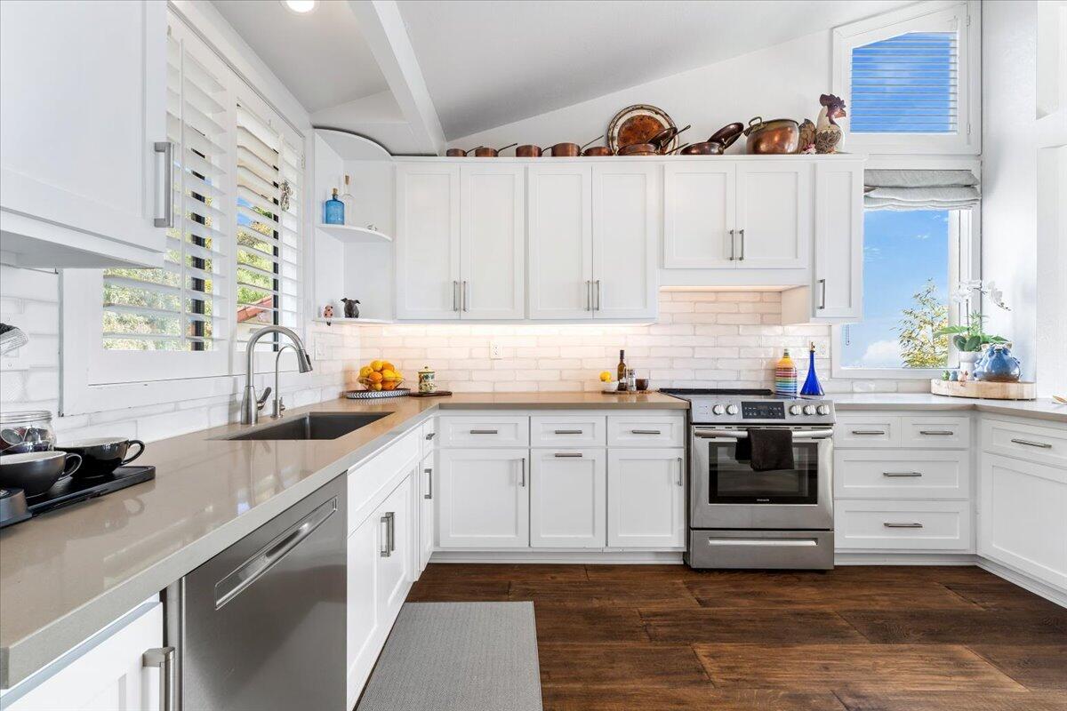 624 Las Alturas Road Santa Barbara, CA 93103 - Photo 7 of 22 03-624 Las Alturas Rd Interior-10