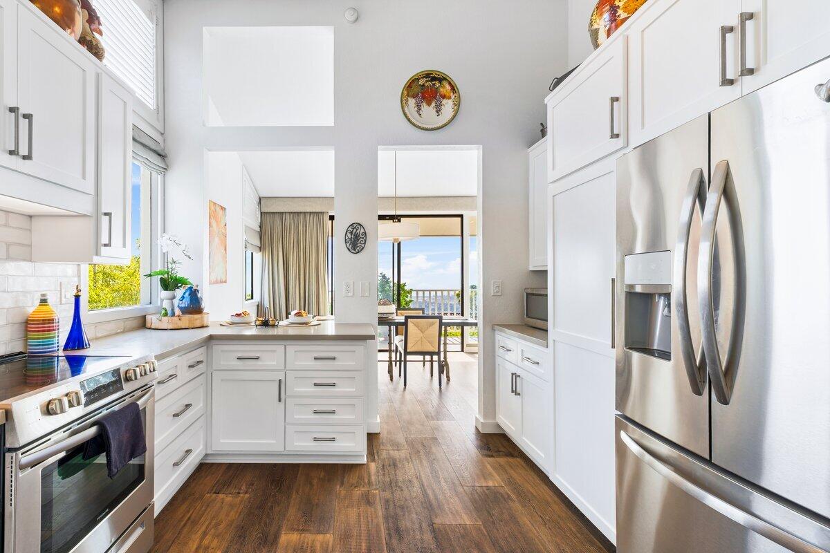 624 Las Alturas Road Santa Barbara, CA 93103 - Photo 8 of 22 624 Las Alturas Rd Interior-27