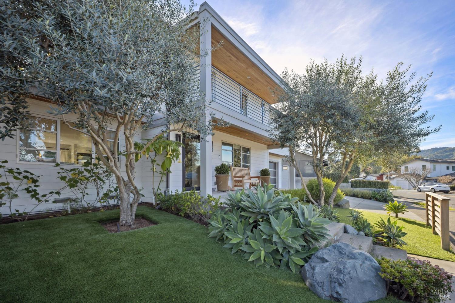 282 Riviera Drive San Rafael, CA 94901 - Photo 9 of 70