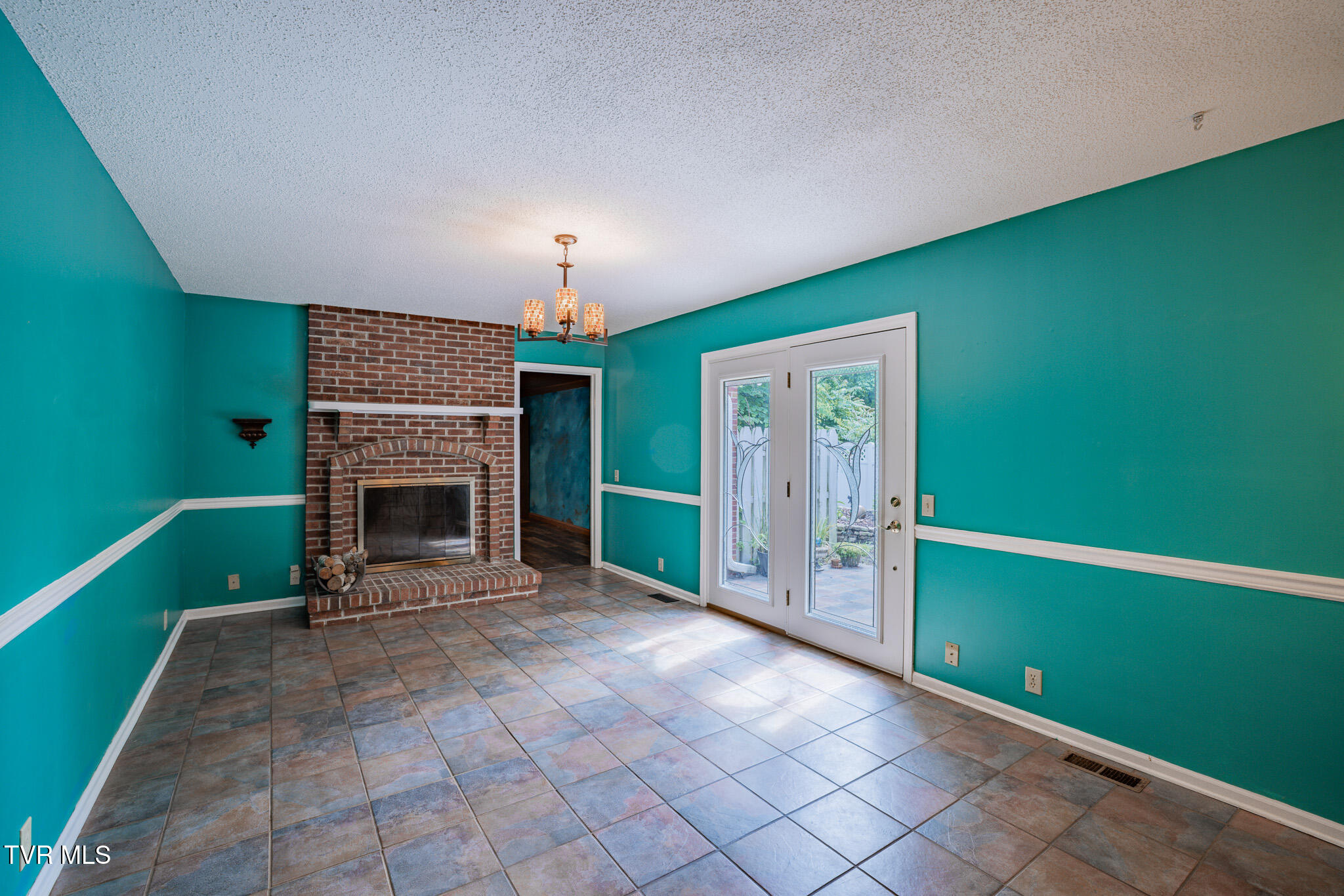 146 El Bowers Road Elizabethton, TN 37643 - Photo 5 of 40 1R9A7559-HDR