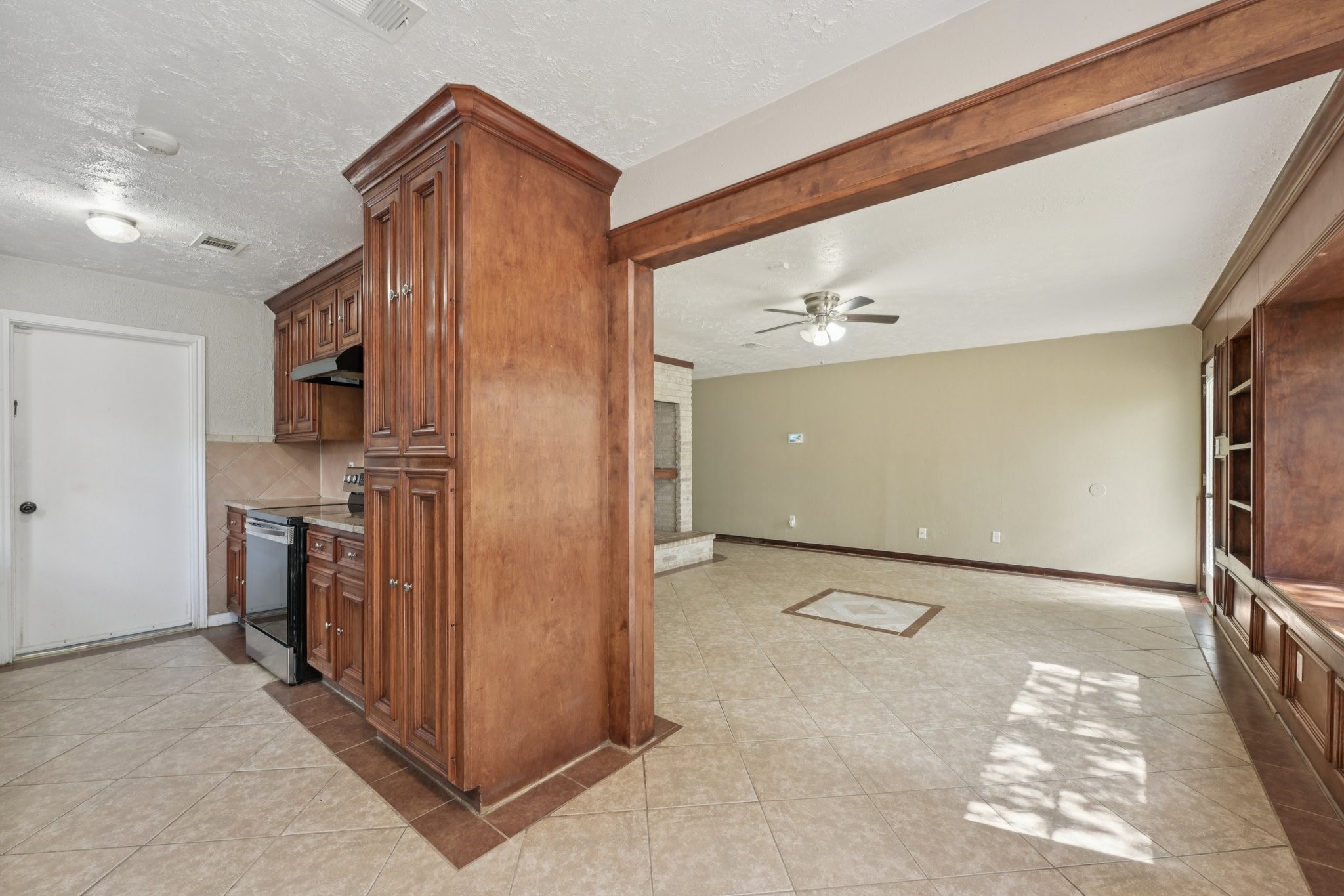 4310 Towergate Drive Spring, TX 77373 - Photo 14 of 46 a view of a hallway with stainless steel appliances granite countertop cabinets and a rug
