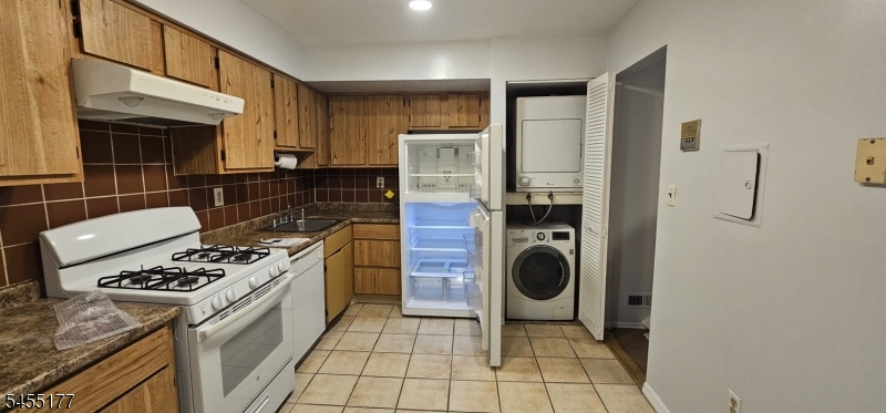 1909 Raspberry Court Edison, NJ 08817 - Photo 6 of 8 Gallery Image 6