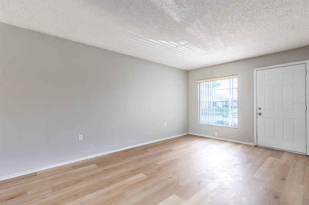 29 Lake Villa Way Kissimmee, FL 34743 - Photo 6 of 26