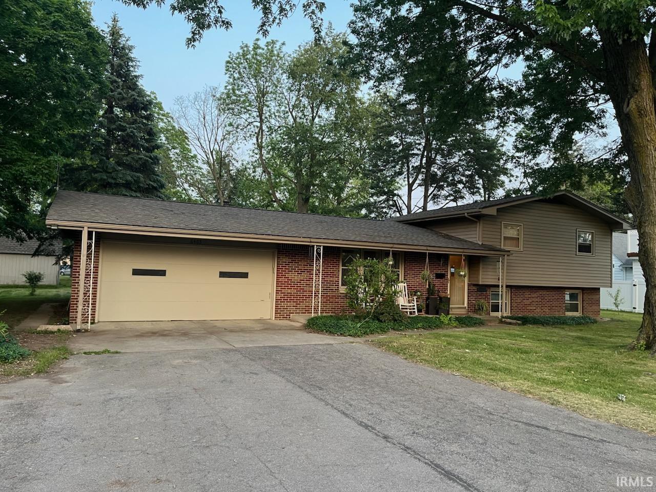 6403 Old Trail Road Fort Wayne, IN 46809 - Photo 2 of 34
