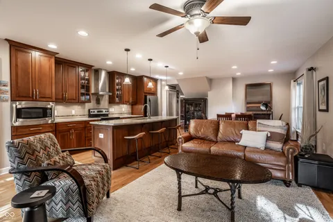 $910,000 | 385 South 6th Street, Zionsville, IN 46077