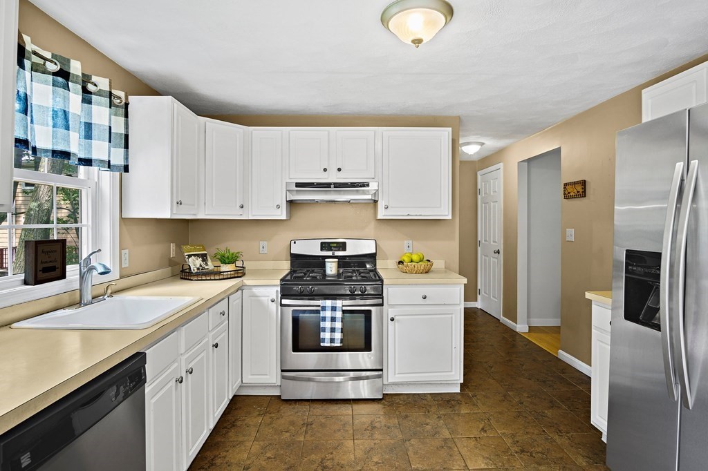 72 Bulfinch Road Lynn, MA 01902 - Photo 8 of 26 Gallery Image 8