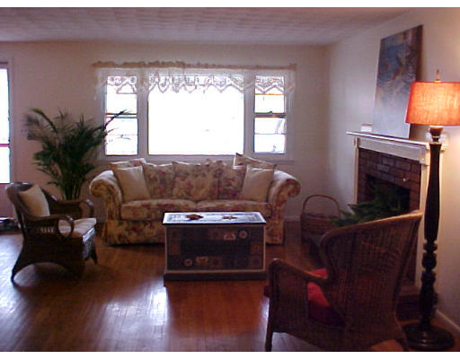 9 Ledgewood Road Framingham, MA 01701 - Photo 4 of 19 Gallery Image 4