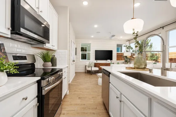 $436,990 | 1526 Woodhill Lane, Clovis, CA 93619