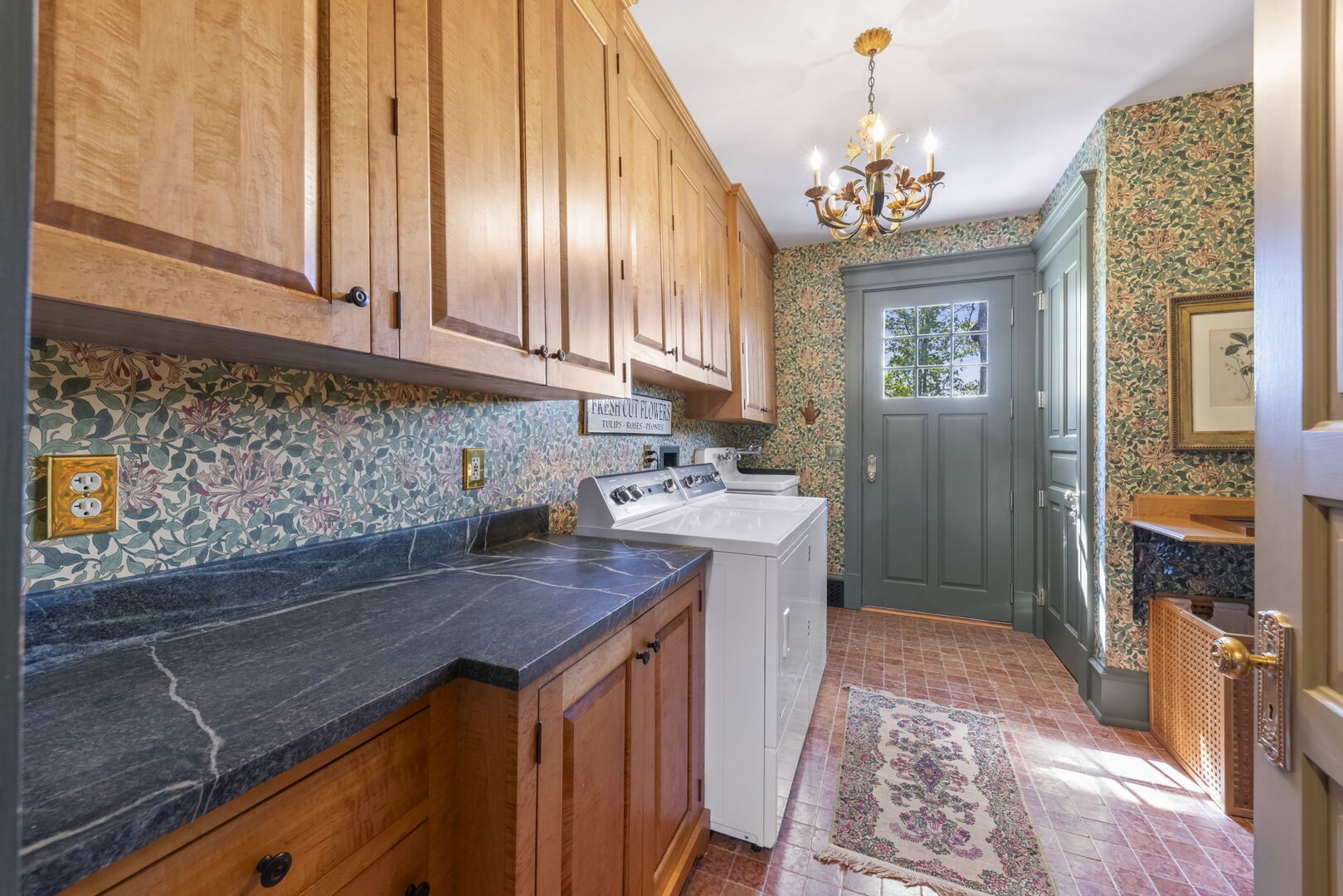 1760 Shaffner Road Wheaton, IL 60189 - Photo 21 of 75 a kitchen with a sink and cabinets
