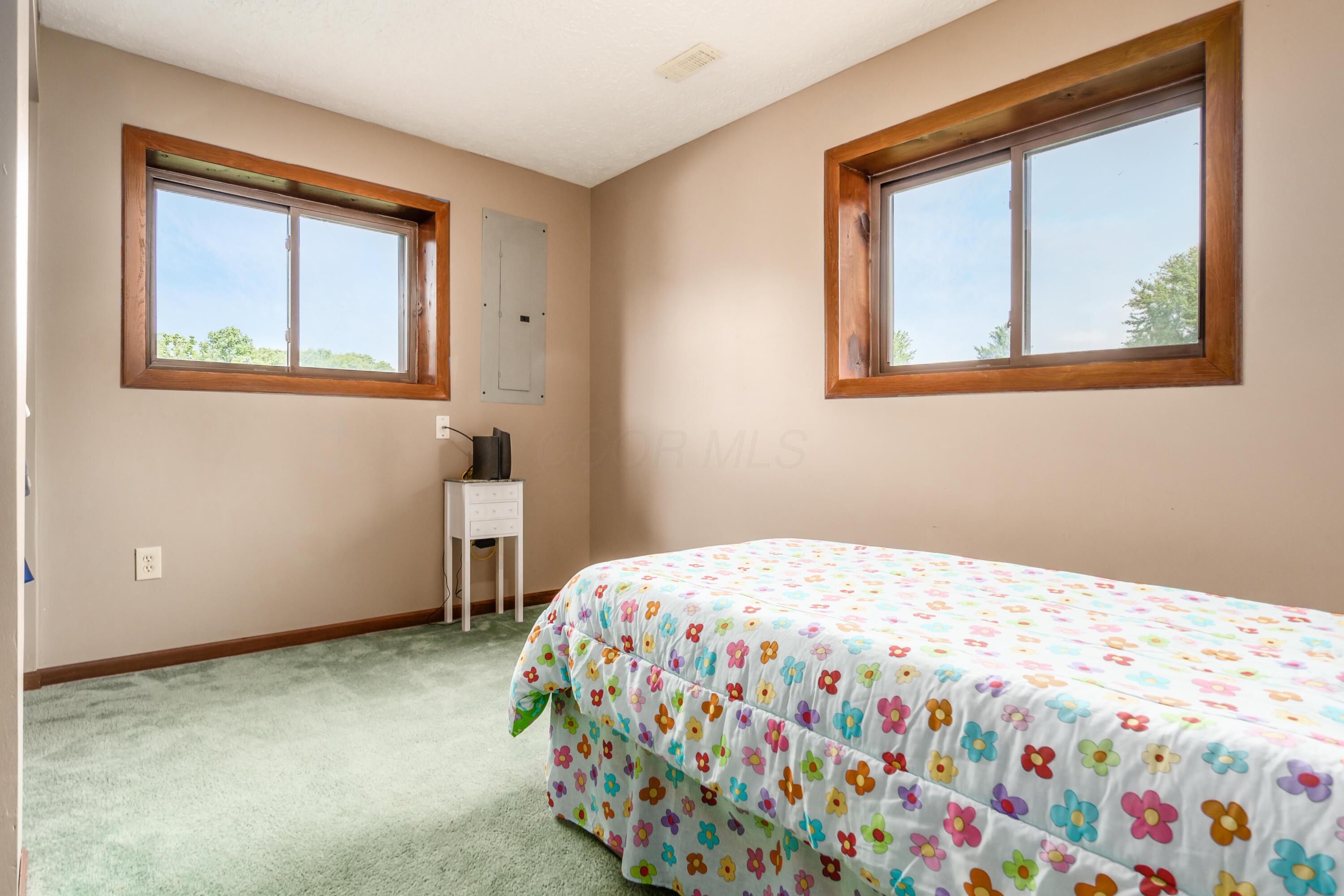 5795 Royalton Road Southwest Lancaster, OH 43130 - Photo 25 of 49 Bedroom 3