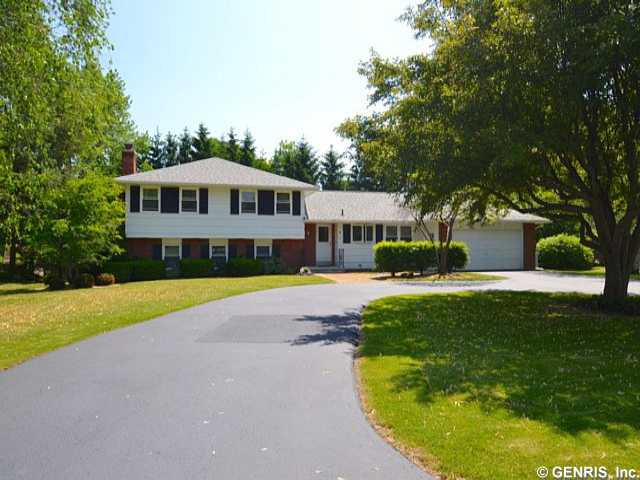 18 Bromley Road Pittsford, NY 14534 - Photo 1 of 1 Exterior Front