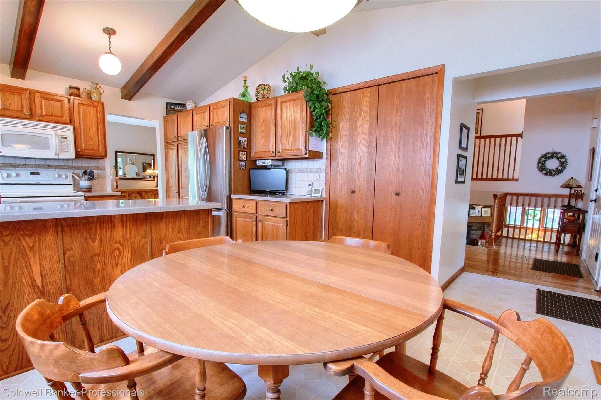 42047 Hanford Road Canton, MI 48187 - Photo 14 of 33 Breakfast nook view #2