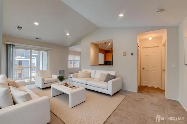 $2,300 | 58 Tanglewood Court, Monmouth Junction, NJ 08852