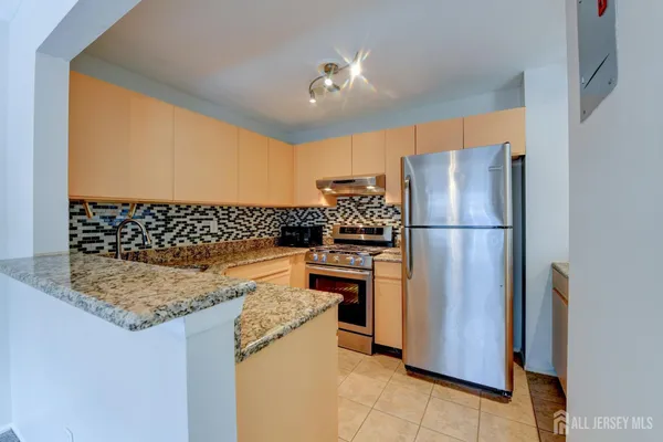 $2,300 | 58 Tanglewood Court, Monmouth Junction, NJ 08852