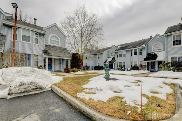 $2,300 | 58 Tanglewood Court, Monmouth Junction, NJ 08852