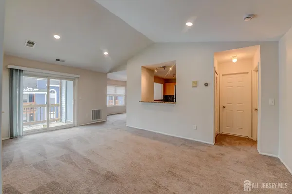 $2,300 | 58 Tanglewood Court, Monmouth Junction, NJ 08852