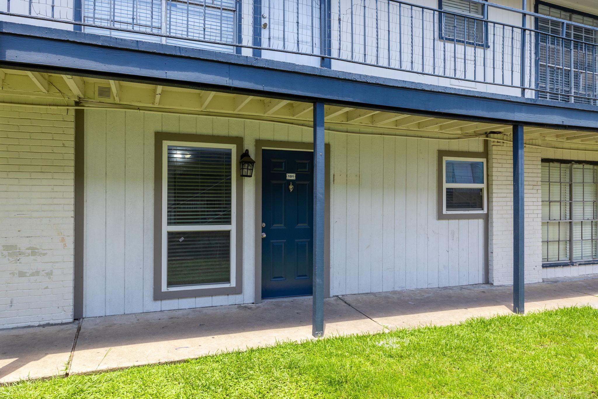 10600 South Post Oak Road, Unit 101 Houston, TX 77035 - Photo 25 of 32 Safe and secure apartment complex with new paint and landscaping.