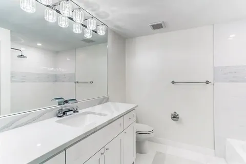 $399,000 | 5001 Woodway Drive, Unit 1405, Houston, TX 77056