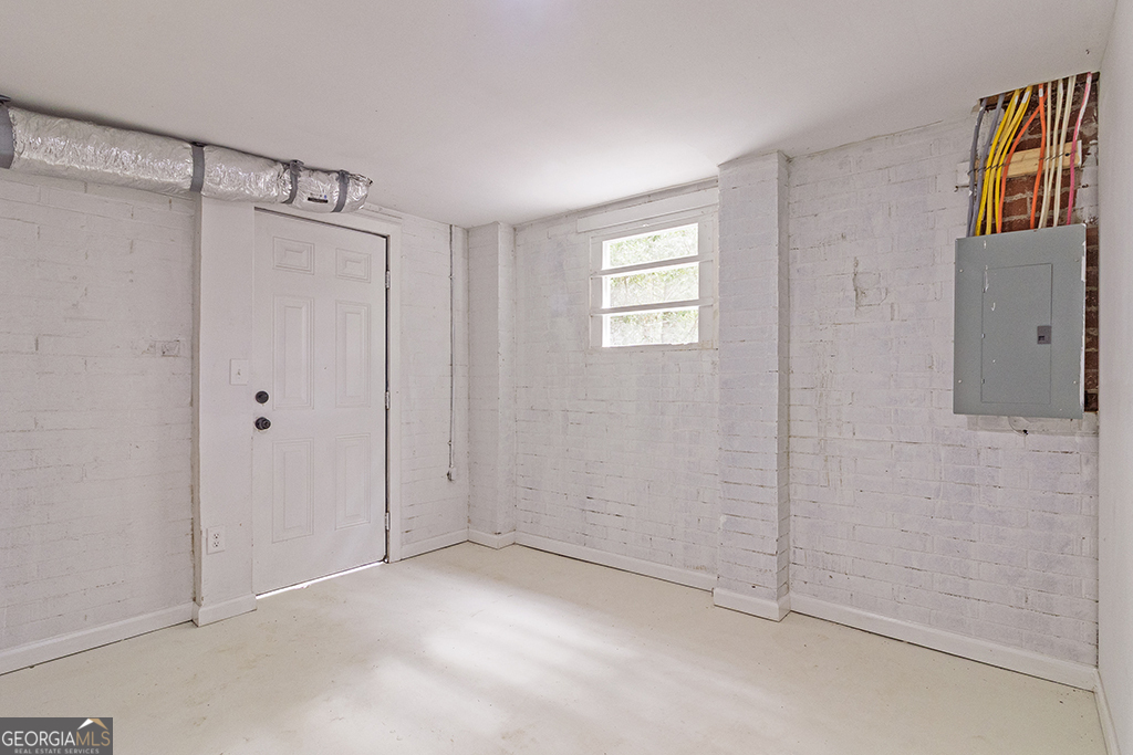 1124 North Beddingfield Drive Macon, GA 31206 - Photo 21 of 34 a view of an empty room