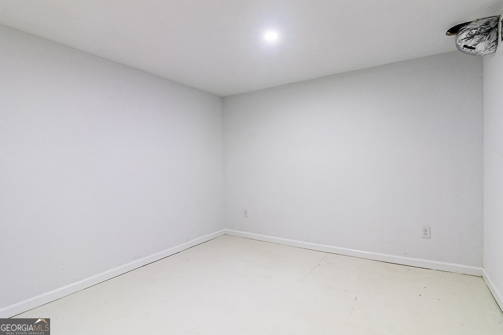 1124 North Beddingfield Drive Macon, GA 31206 - Photo 23 of 34 a view of an empty room