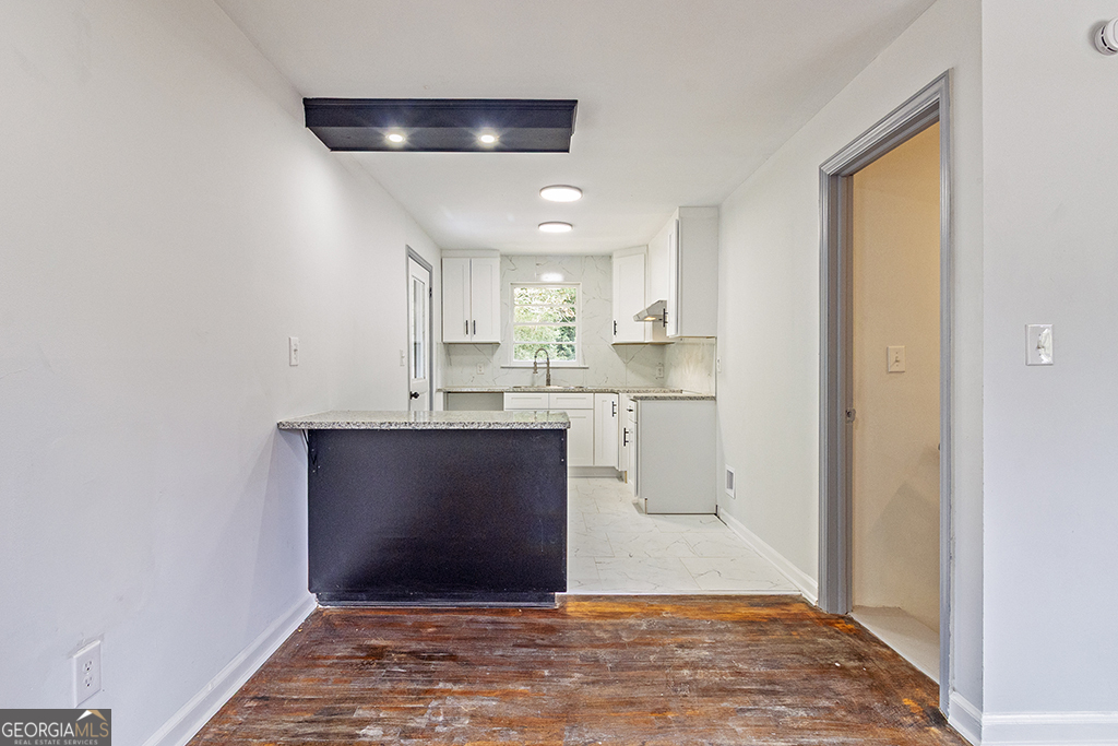 1124 North Beddingfield Drive Macon, GA 31206 - Photo 9 of 34 a view of kitchen with granite countertop cabinets and sink