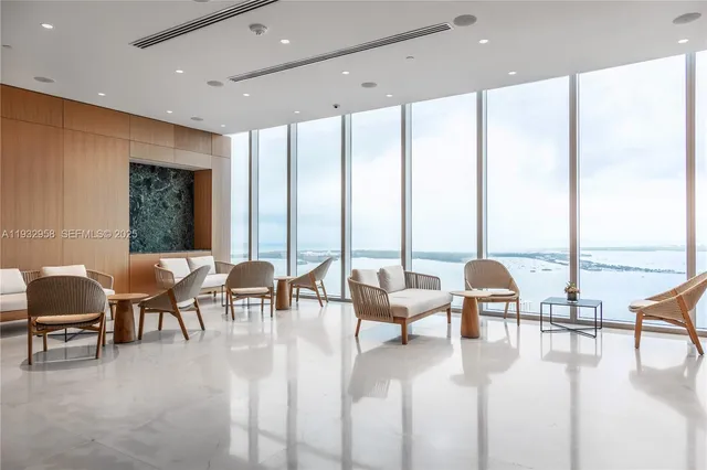 $4,999,000 | 300 Biscayne Blvd Way, Unit 3304C, Miami, FL 33131